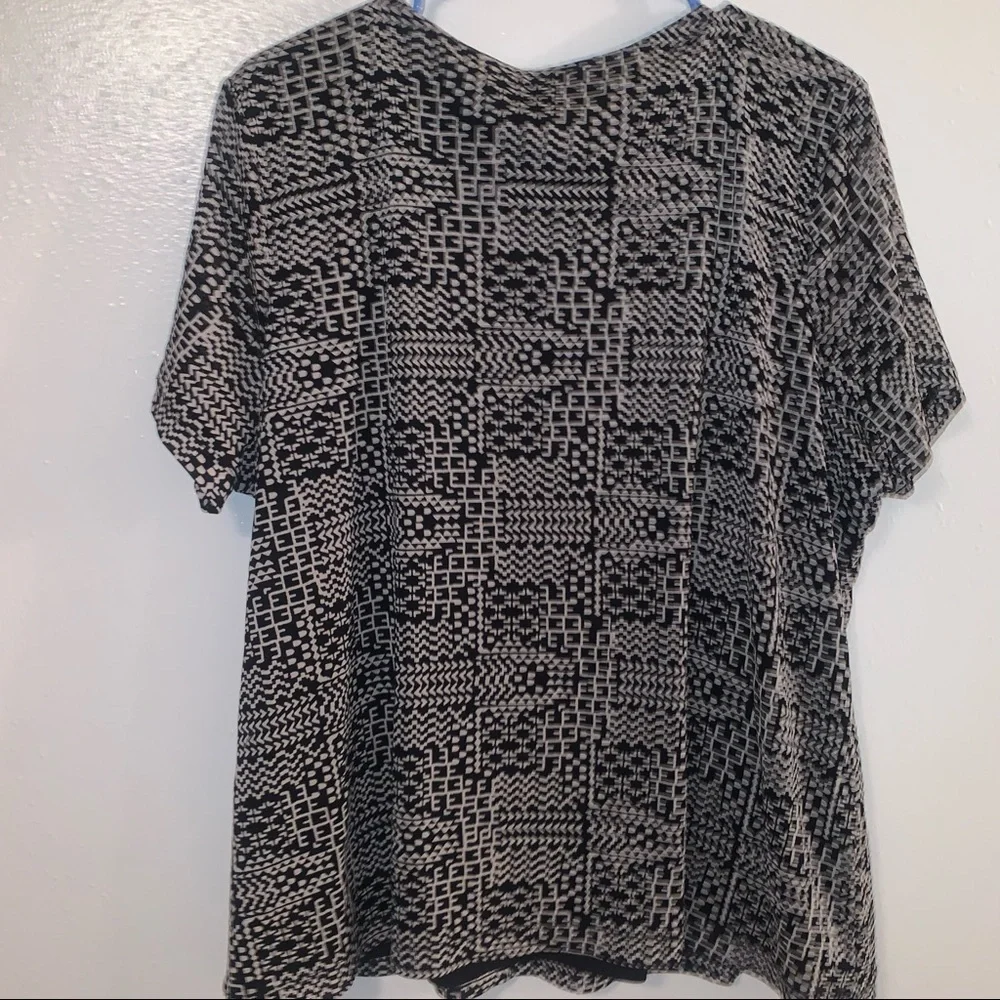 Croft and Barrow Woman 2x Avant Garde Print Nylon Polyester Tunic